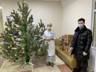 Александр Бондаренко передал новогодние подарки для детей 